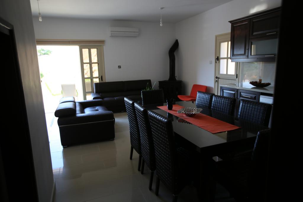 Villa Melyia Kato Pyrgos Rum bild