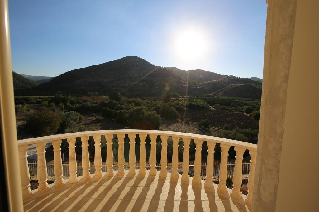 Villa Melyia Kato Pyrgos Rum bild